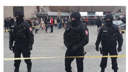 Policija i žuta traka na Trgu Krajine, Borenović traži puštanje Dragičevića