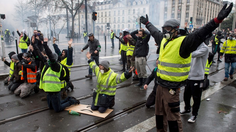 فرانس پیلی جیکٹس کے پُرتشدد مظاہرے