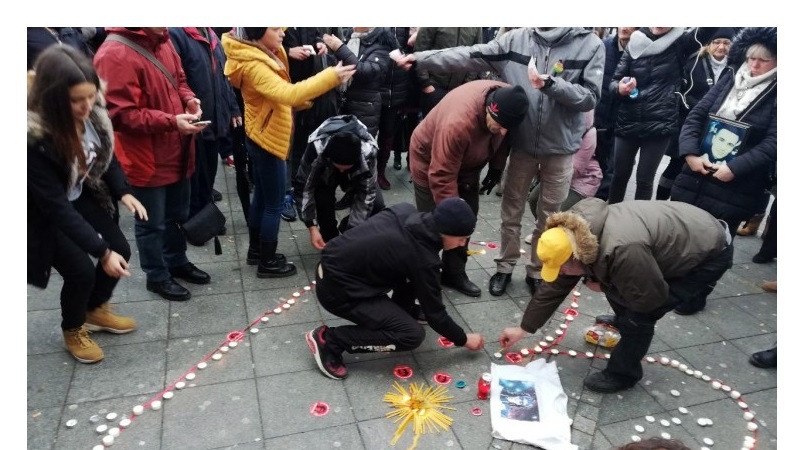 Članovi grupe 'Pravda za Davida' i dalje na glavnom banjalučkom trgu