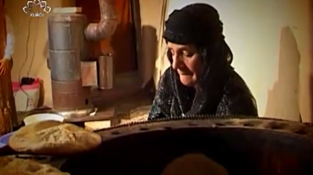 گۆرانیێکی خۆش بە دەنگی مامۆستاحەسەن زیرەک له بەرنامەی ساباتی سۆز