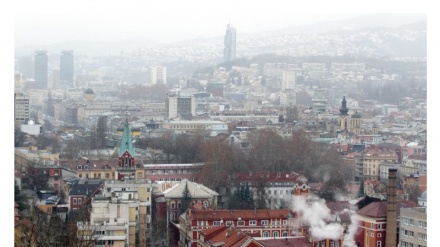 Protest ispred zgrade Vlade KS zbog zatvaranja za vikend