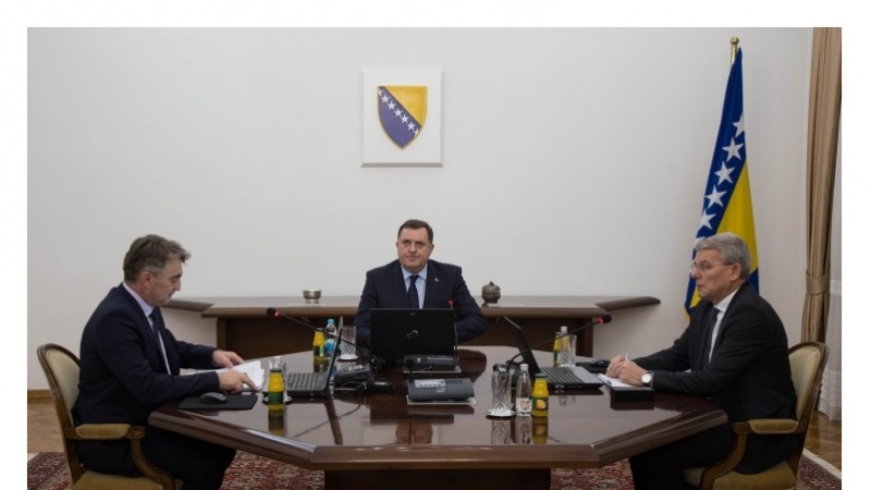 Komšić i Džaferović glasali da BiH prizna Kosovo, Dodik protiv