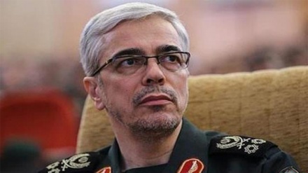 سەرلەشکەر باقری: سنوورەکانی ئێران و کۆماری ئازەربایجان لە ڕیزی ھێمن ترین سنوورەکانن