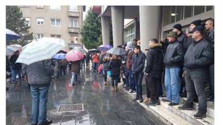 Mirno okupljanje građana Novog Travnika zbog sinošnje saobraćajne nesreće