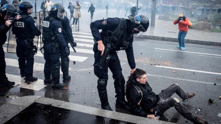 Najdramatičniji trenuci ustanka u Parizu u manje od dva minuta (VIDEO)