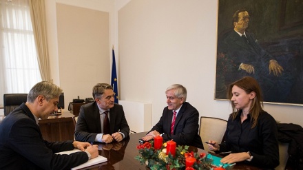 Komšić vratio Tita u svoj kabinet u Predsjedništvu