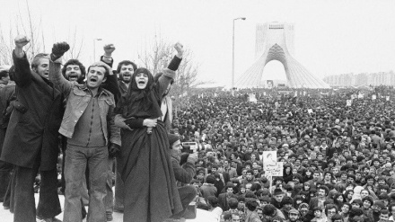 جیاوازیی شۆرشی ئیسلامی ئێران له‌گه‌ڵ شۆرشه‌کانی دیکه‌دا