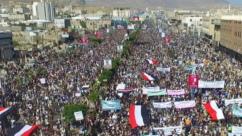 اقوام متحدہ کے دفتر کے سامنے یمنی شہریوں کا مظاہرہ 