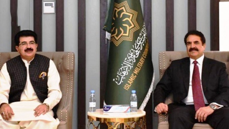 پاکستان کی سینیٹ کے چیئرمین کے دورہ سعودی عرب پر تنقید