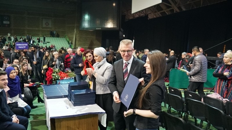 U Sarajevu promovisano 5.246  diplomanata i magistranata
