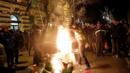 Više hiljada Mađara protestovalo protiv novog zakona o radu, sukob sa policijom