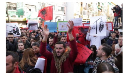 Tirana: Studenata manje na protestu, pridružili im se građani