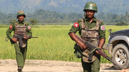 Myanma ordusu Raxin vilayətində müsəlmanların yaşadığı kəndi mühasirəyə alıb