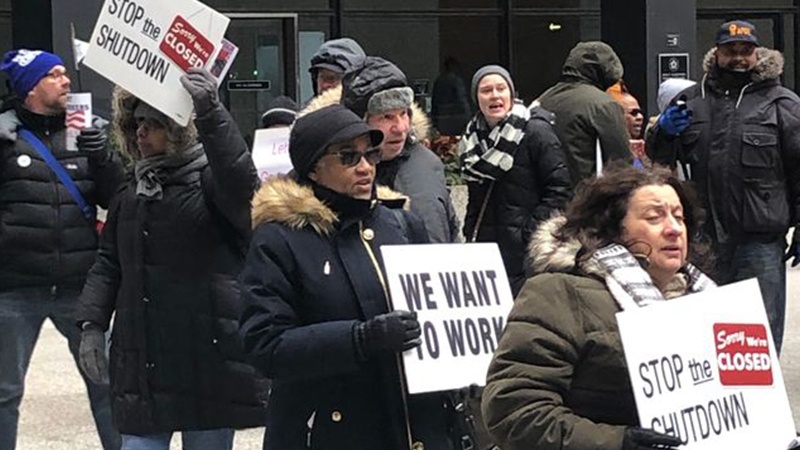 شٹ ڈاؤن کے خلاف امریکی ملازمین کا احتجاج 