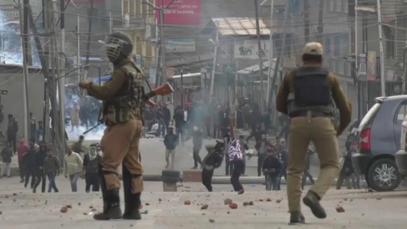 وادی کشمیر میں سیکورٹی فورس اور مسلح عسکریت پسندوں کے مابین تصادم 