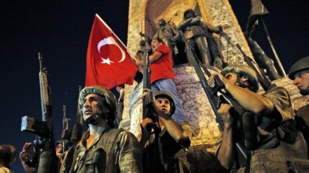 ترکی میں مزید295 فوجیوں کے گرفتاری وارنٹ جاری