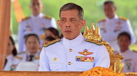 تھائی لینڈ میں سیکیورٹی گارڈ شادی کے بعد ملکہ بن گئی