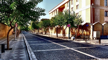 ئاتەشگەی ئادریان لە شەقامی سیی تیریی شاری تاران