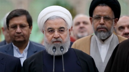 Rûhanî: Inqilaba Islamî bi saya berxwedana gel li hemberî zilhêzên navxweyî û derveyî ser ket