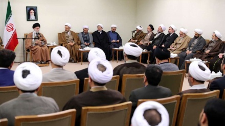 رہبرانقلاب اسلامی سے اسلامی تبلیغات کے دفتر کے اعلی عہدیداروں کی ملاقات