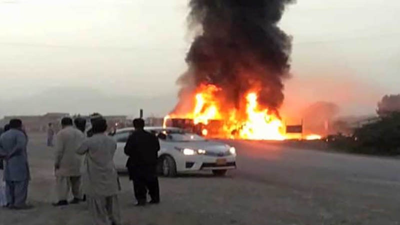 پاکستان میں اندوہناک حادثہ، 27 مسافر زندہ جل گئے