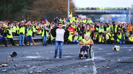 پەرەی داکۆکی کردن لە بزووتنەوەی هێلەک زەردەکان لە فەرەنسا
