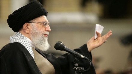 Rêberê giranqedrê ê Inqilabê: Gelê Îranê dê Amerîkayê bi awayekî dîrokî bitewîne