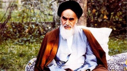 کەسایەتی حەزرەتی ئیمام خومەینی(رە) ڕێبەری بێ وێنەی ئینقلابی ئیسلامیی ئێران