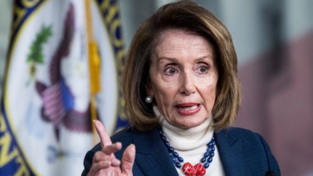 Pelosi fövqəladə vəziyyət mövzusuna münasibət bildirib