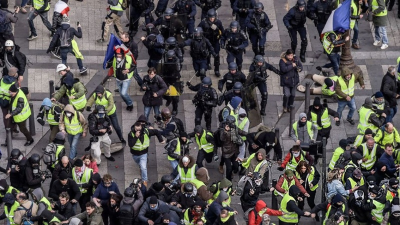 فرانس میں مظاہرے 15 گرفتار