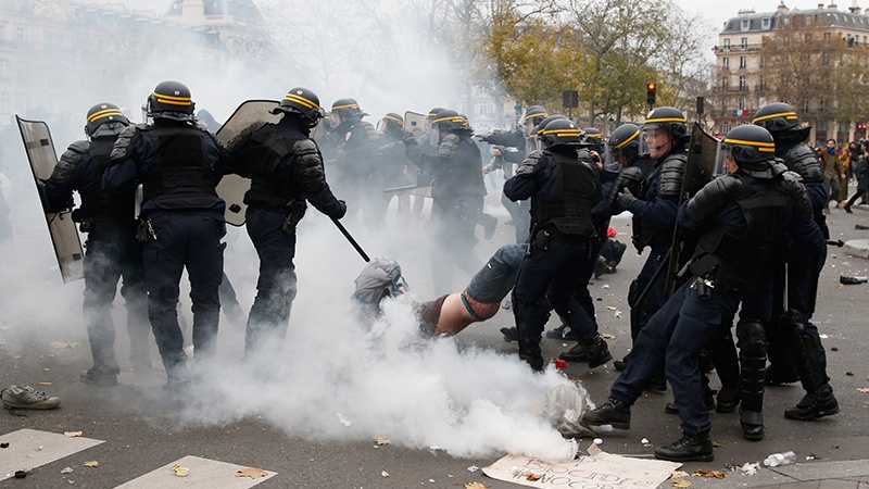 فرانس میں تیرھویں ہفتے بھی یلوجیکٹ والوں کے مظاہرے 