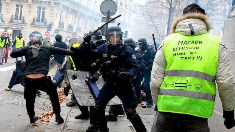 فرانس میں پرامن مظاہرین پر پولیس کے وحشیانہ تشدد کا پردہ فاش