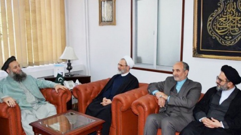 پاکستان کے وزیر مذہبی امور اور ایران کے دینی مدارس کے سربراہ کی ملاقات 