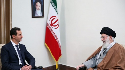دیداری بەشار ئەسەد لەگەڵ ڕێبەری مەزنی شۆڕشی ئیسلامی؛ پێداگری لە سەر پێویستیی وشیار بوون بەرامبەر بە پیلانگێڕییەکانی داهاتوو