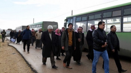 Sirijski civili u 36 kamiona i dva autobusa napustili posljednji džep ISIL-a