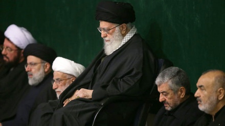 رہبرانقلاب اسلامی کی شرکت سے شب عاشور کی مجلس عزا