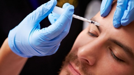 بە کارهێنانی ژێل بۆ جوانکاری لەسەر پێست