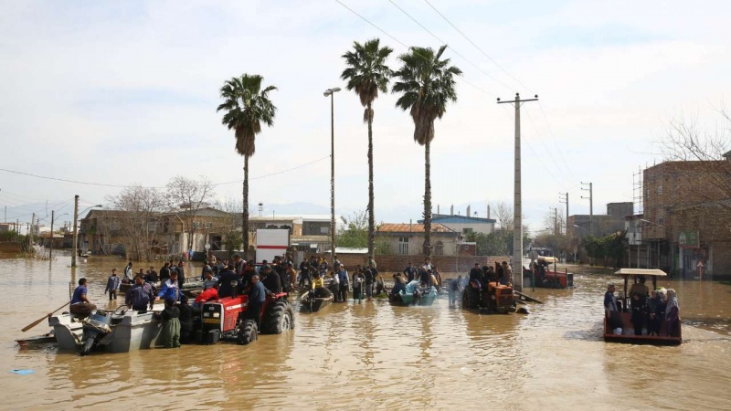 Šiiti i suniti Irana ujedinjeno pomagali svojim sugrađanima u katastrofi koja je zadesila ovu zemlju