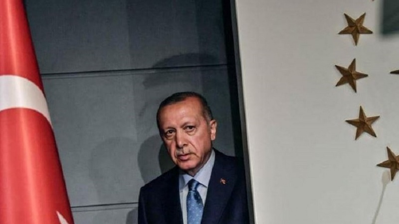 Dadgeha Tirkiyê tiwittek ku lîstika Erdogan ji bo destwerdana Sûriyê eşkere dike, qedexe kir
