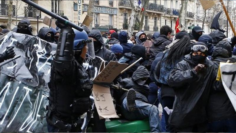 Sarı jiletlilərin aksiyası Fransa polisinin zorakılığı ilə üzləşib