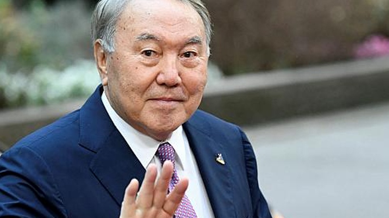 Qazaxıstan prezidenti hakimiyyətlə vidalaşdı