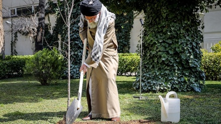  دار ناشتن لە لایەن ڕێبەری باڵای شۆڕشی ئیسلامی