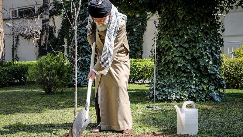  دار ناشتن لە لایەن ڕێبەری باڵای شۆڕشی ئیسلامی