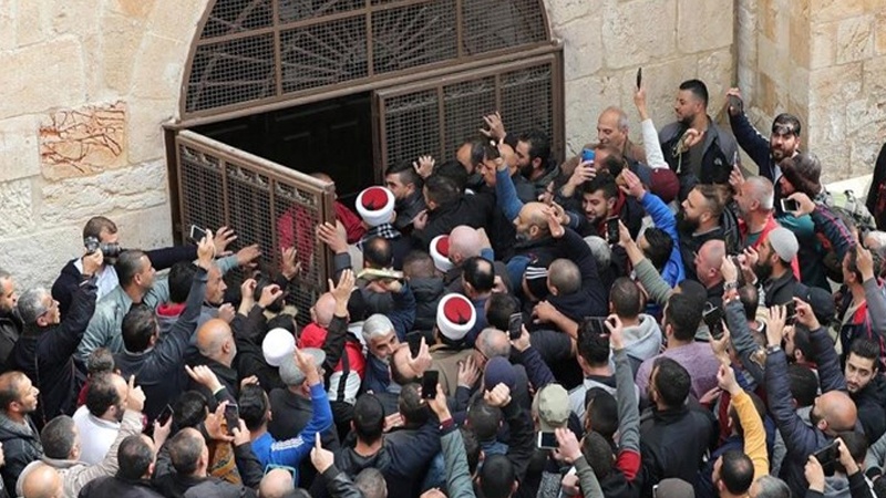 مسجد الاقصیٰ کے باب الرحمہ بند کر دیئے جانے پر فلسطینیوں کا احتجاج