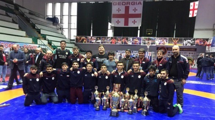 İranın gənclər komandası beynəlxalq yunan-roma güləş yarışlarının çempionu olub