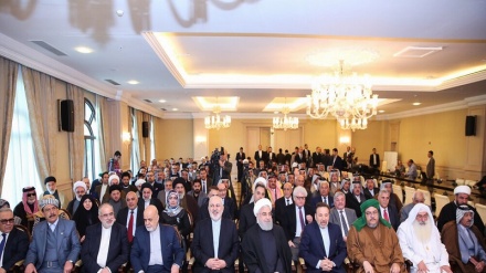 سەرۆکی کۆماری ئیسلامیی ئێران لەنێو کۆڕی بلیمەتان، هۆز و عەشیرەت و ڕێبەرانی مەزهەبیی عێراق لە کەربەلا 