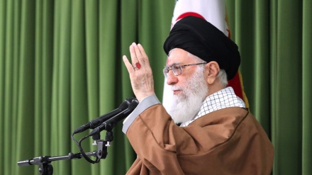 عالم اسلام کی نظریں اسلامی جمہوریہ ایران پر مرکوز ہیں: رہبر انقلاب اسلامی