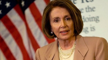 Pelosi: Trampı impiçment etməyə dəyməz