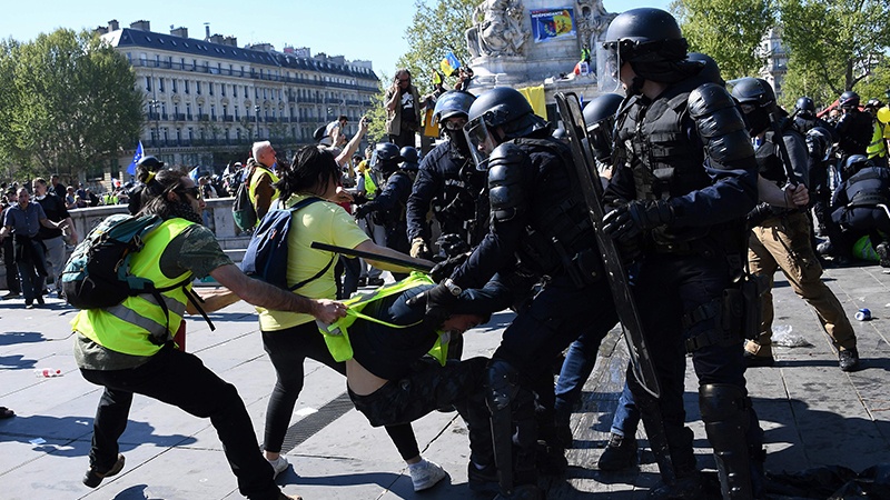 فرانس میں پیلی جیکٹ والوں کے مظاہرے جاری