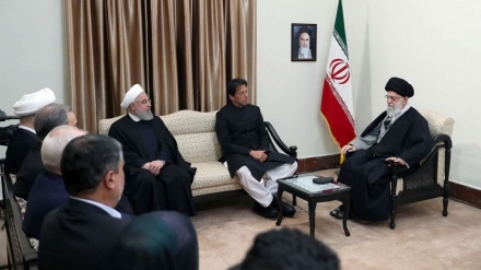 رہبرانقلاب اسلامی  سے پاکستان کے وزیراعظم عمران خان کی ملاقات